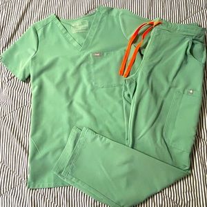 Figs Scrubs, Limited Edition color - Jade! Top- XS Bottoms Small (petite)